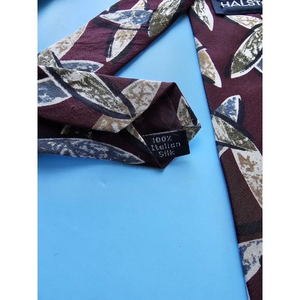 Halston III Italian Burgundy /red Silk‎ Tie